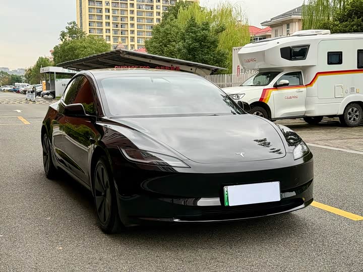 Фото 3 - Tesla Model 3