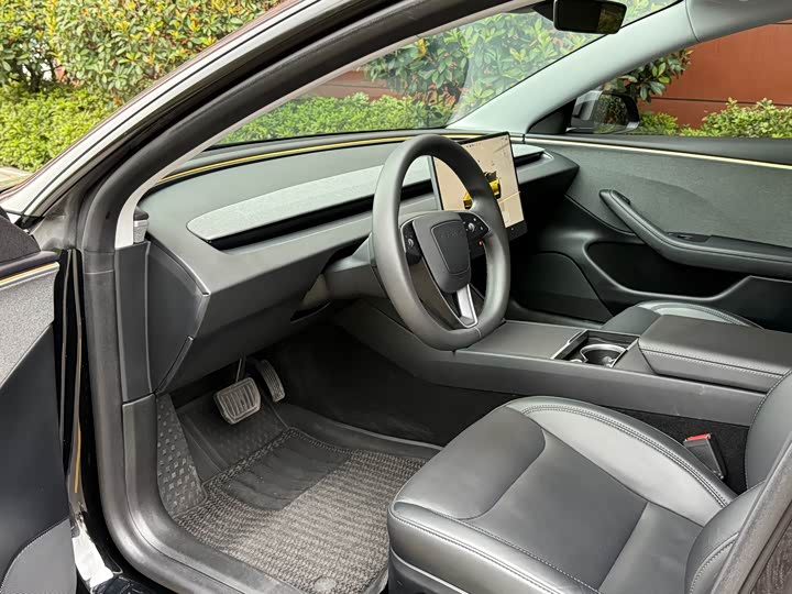 Фото 4 - Tesla Model 3