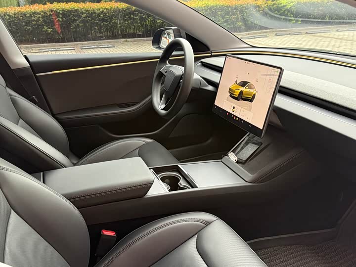 Фото 8 - Tesla Model 3