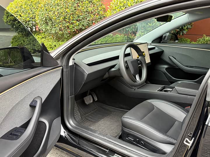 Фото 9 - Tesla Model 3