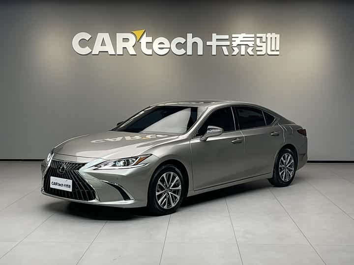 Фото 1 - Lexus ES