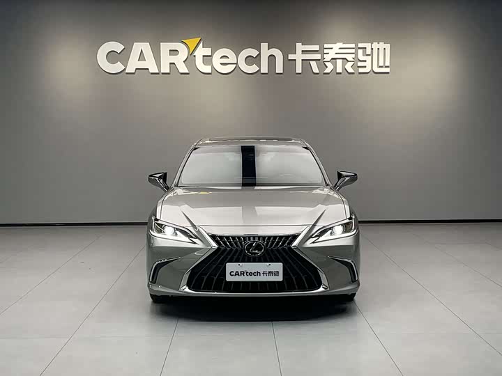 Фото 2 - Lexus ES