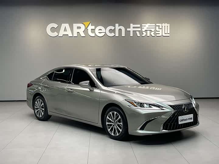 Фото 3 - Lexus ES