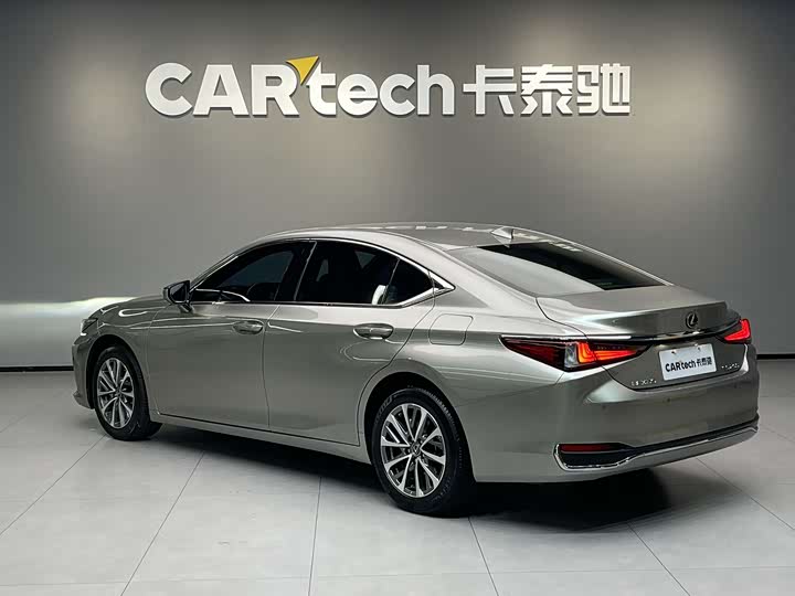 Фото 4 - Lexus ES