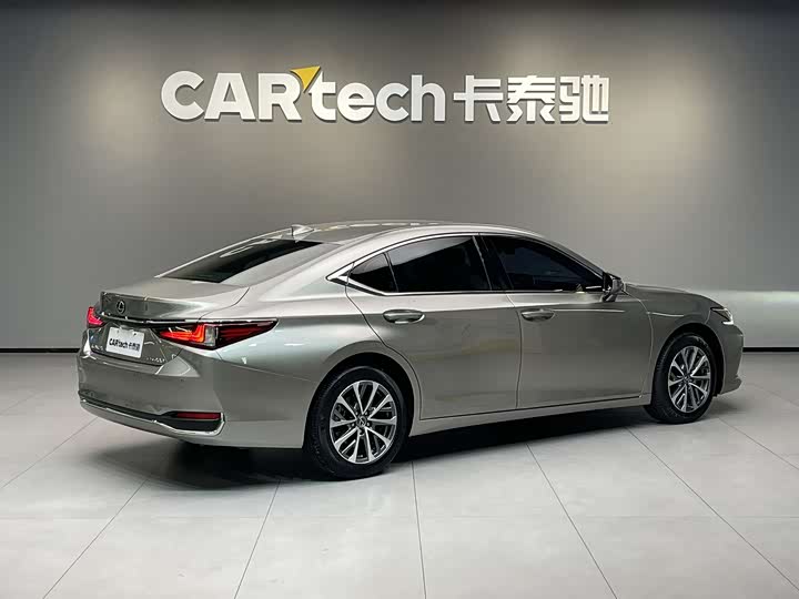 Фото 5 - Lexus ES