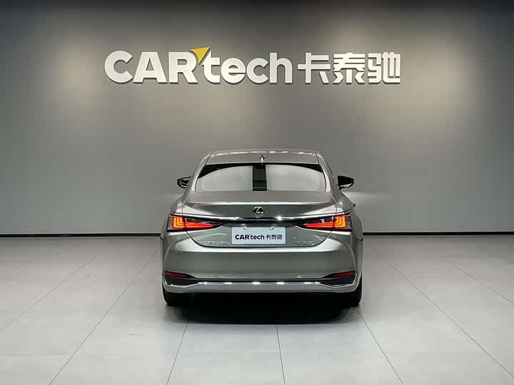 Фото 6 - Lexus ES