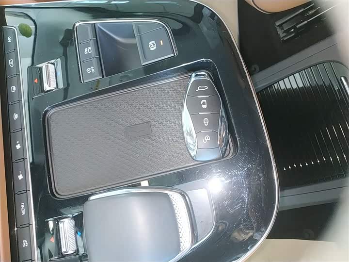 Фото 9 - Hongqi HQ9