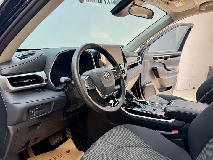 Фото 6 - Toyota Highlander