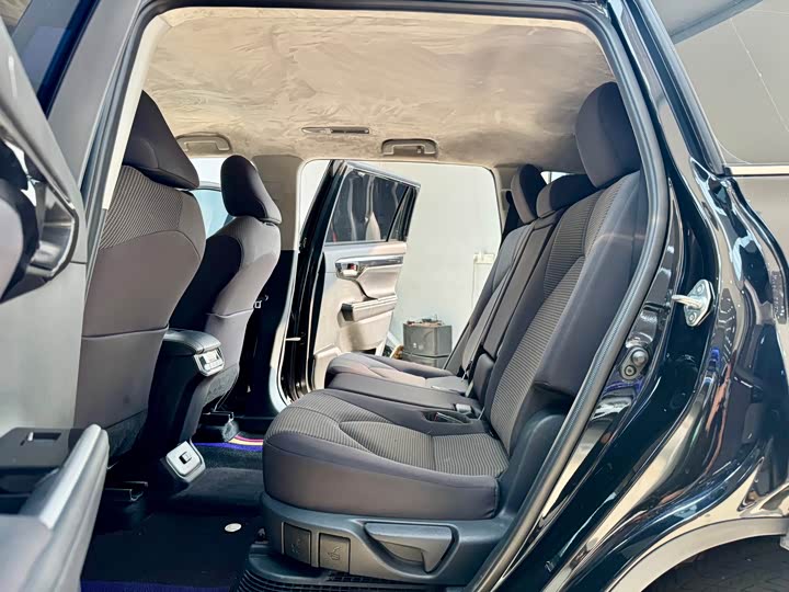 Фото 8 - Toyota Highlander