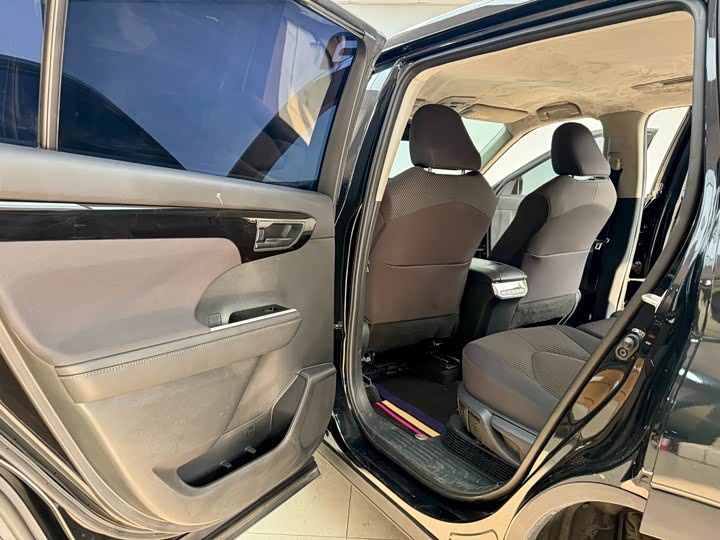 Фото 9 - Toyota Highlander