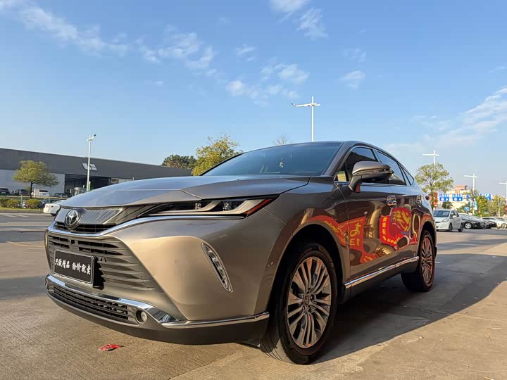 Фото 1 - Toyota Harrier