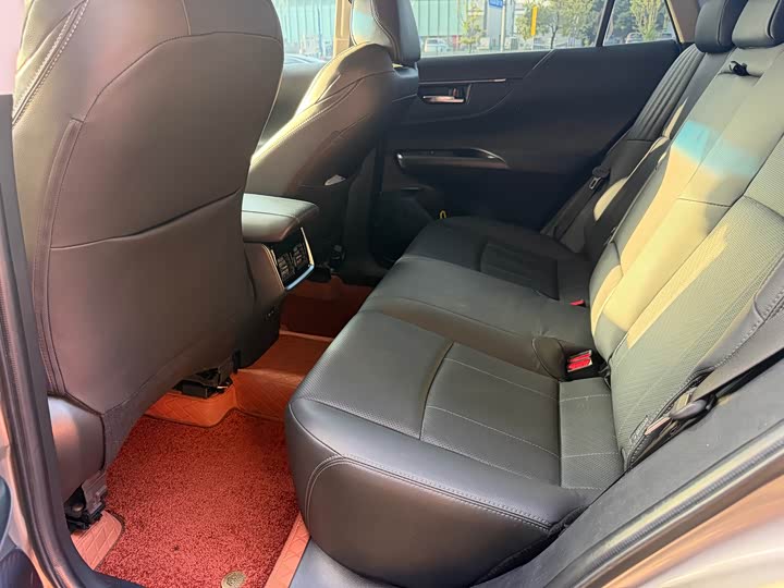 Фото 5 - Toyota Harrier