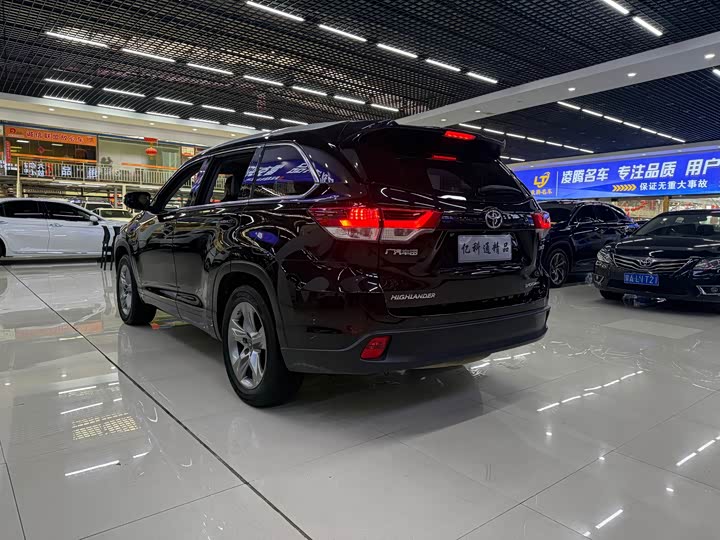 Фото 5 - Toyota Highlander