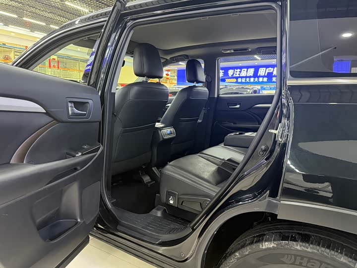 Фото 7 - Toyota Highlander