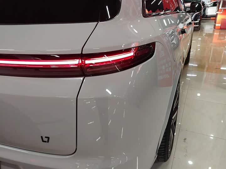 Фото 8 - LiXiang L7