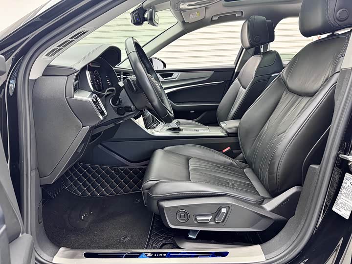 Фото 6 - Audi A6L