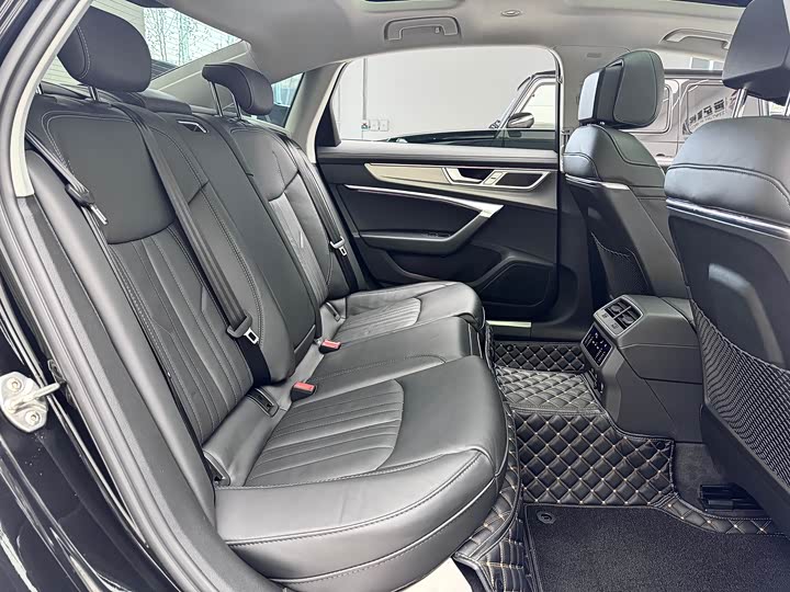 Фото 9 - Audi A6L