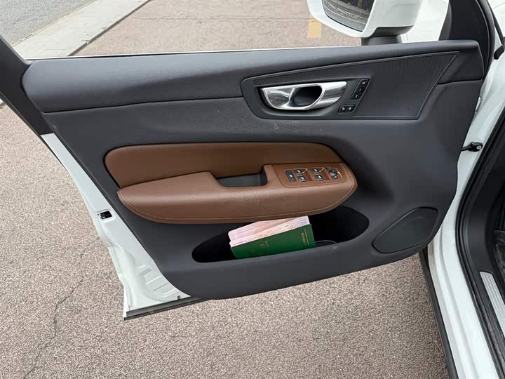 Фото 6 - Volvo XC60