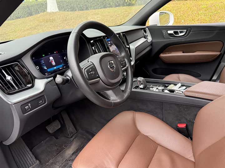 Фото 7 - Volvo XC60