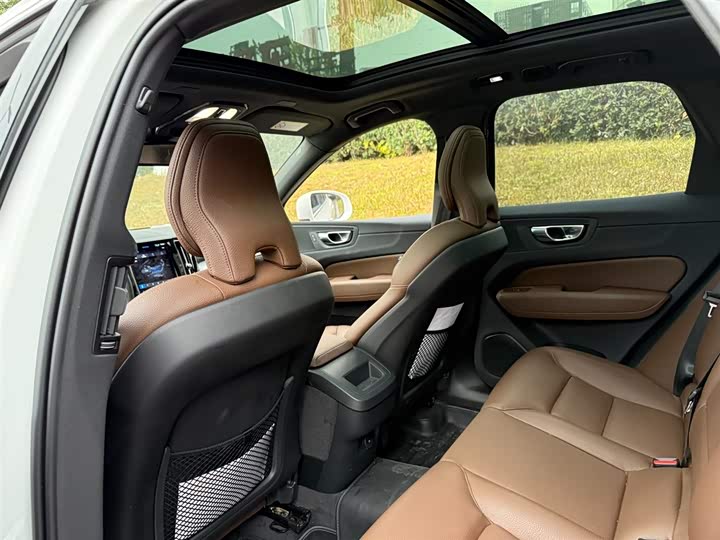 Фото 9 - Volvo XC60