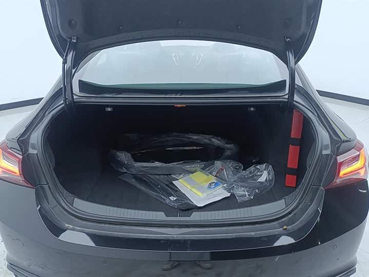 Фото 4 - Chevrolet Malibu XL