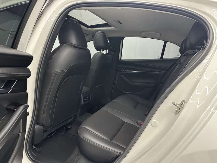 Фото 5 - Mazda 3 (Axela)