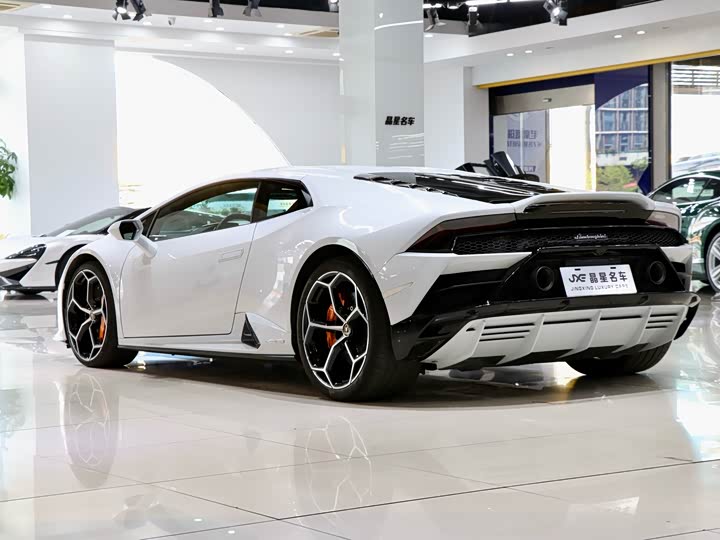 Фото 8 - Lamborghini Huracán