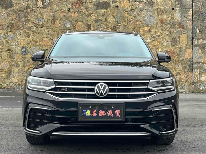 Фото 1 - Volkswagen Tiguan L Pro