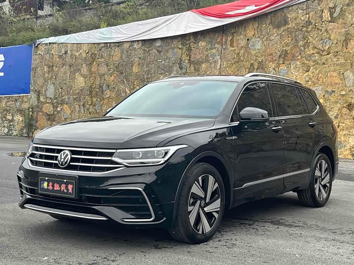 Фото 3 - Volkswagen Tiguan L Pro