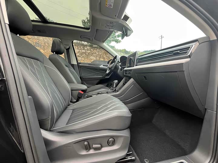 Фото 9 - Volkswagen Tiguan L Pro