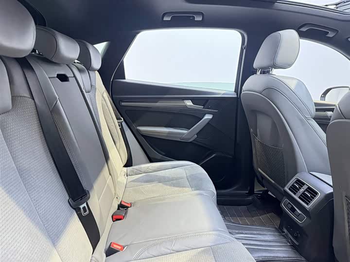 Фото 8 - Audi Q5L Sportback