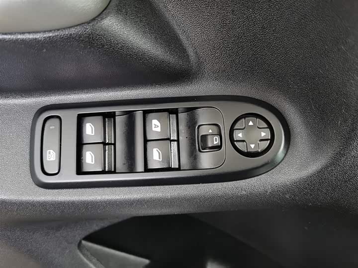 Фото 9 - Citroen C3-XR