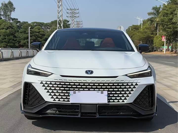 Фото 2 - Changan UNI-V