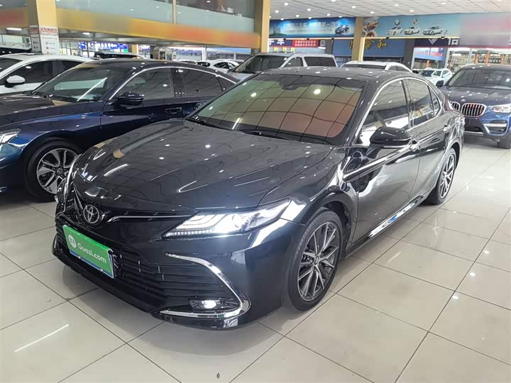 Фото 1 - Toyota Camry