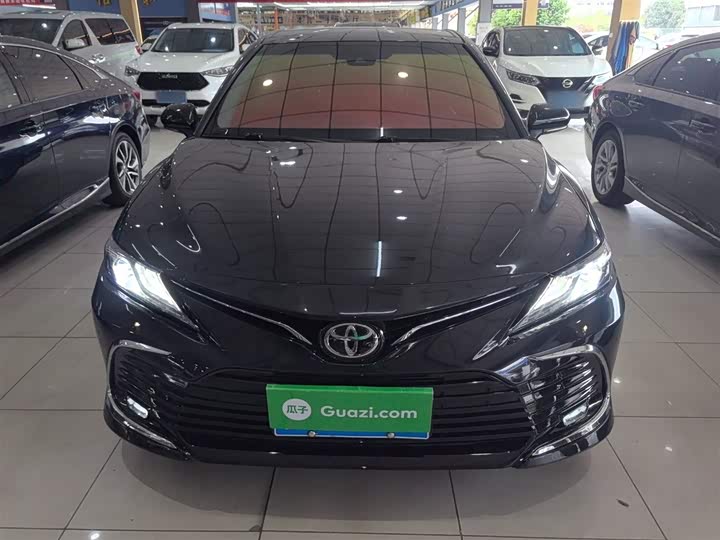 Фото 3 - Toyota Camry