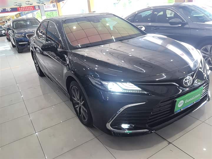 Фото 4 - Toyota Camry