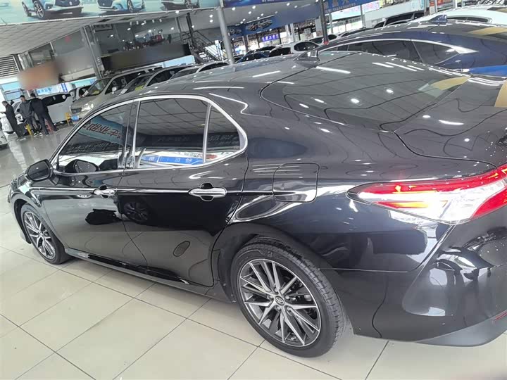 Фото 5 - Toyota Camry