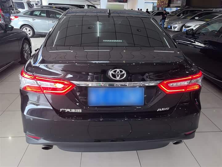 Фото 6 - Toyota Camry