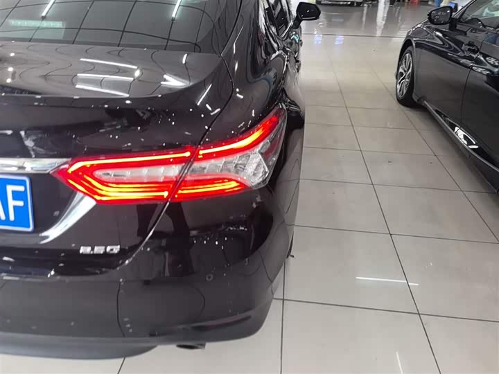 Фото 8 - Toyota Camry