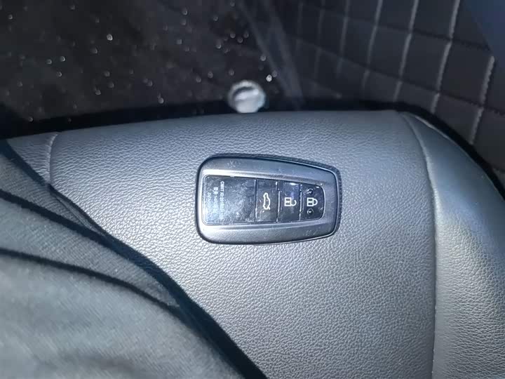 Фото 9 - Toyota Camry