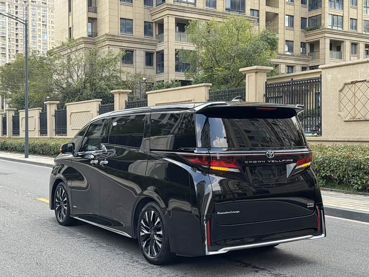 Фото 5 - Toyota Vellfire