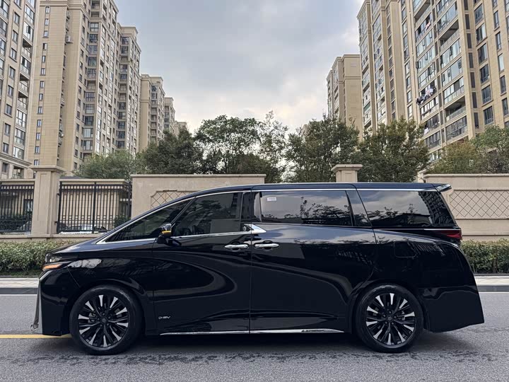 Фото 7 - Toyota Vellfire