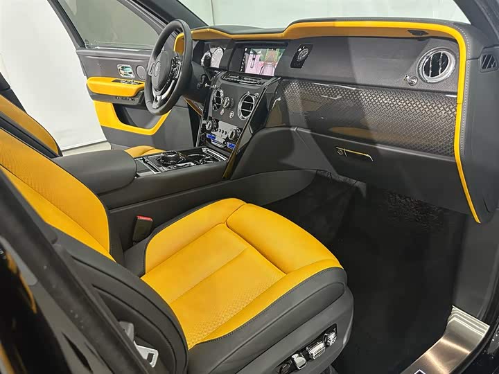 Фото 6 - Rolls-Royce Cullinan