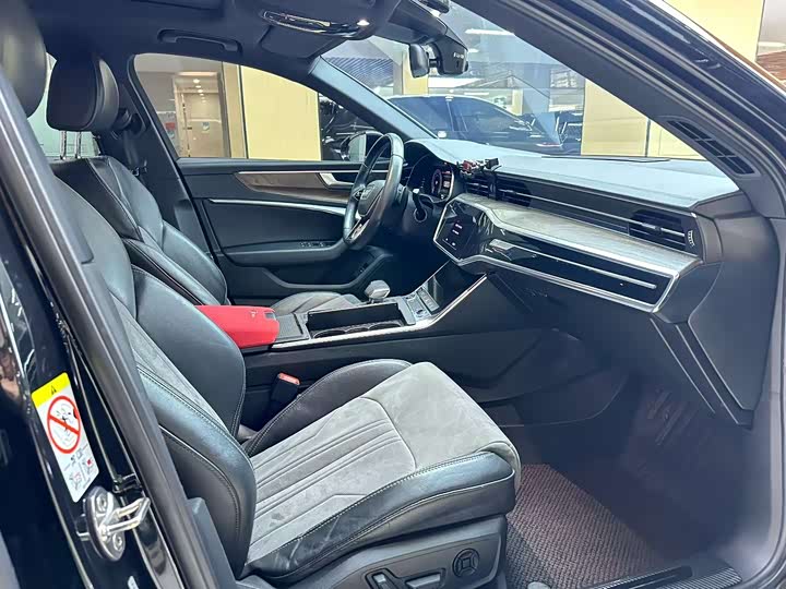 Фото 4 - Audi A6L