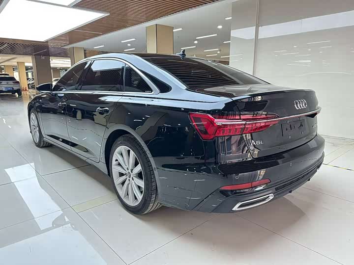 Фото 9 - Audi A6L