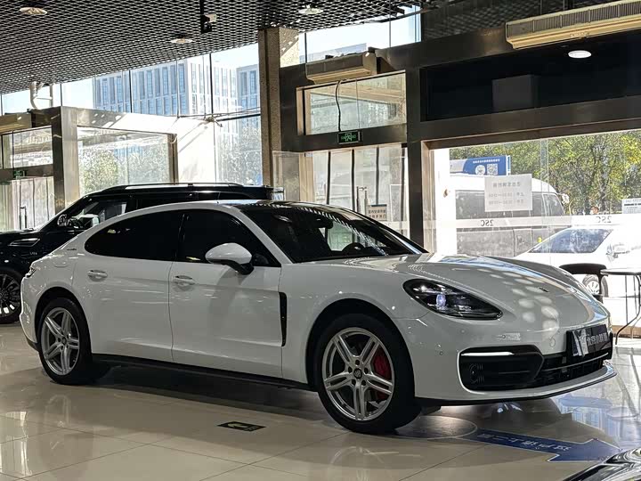 Фото 5 - Porsche Panamera