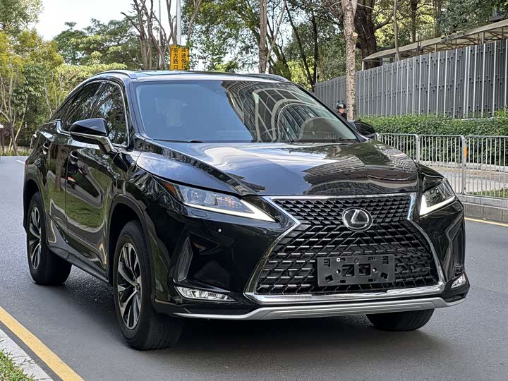 Фото 3 - Lexus RX
