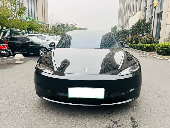 Фото 2 - Tesla Model 3