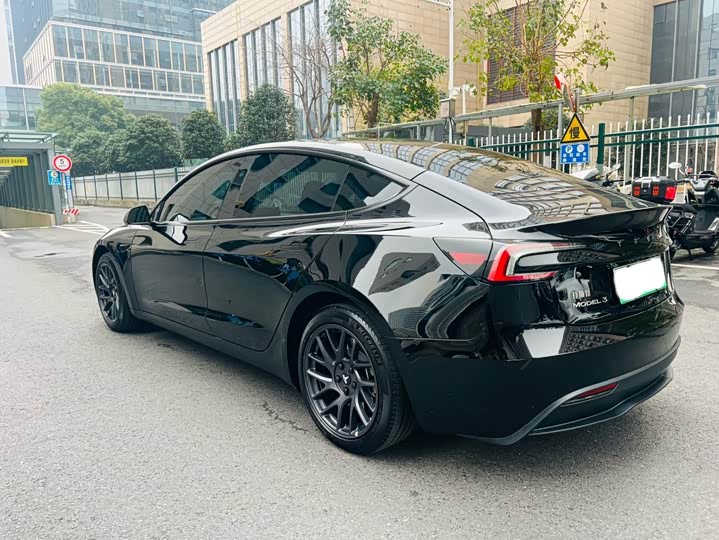 Фото 5 - Tesla Model 3