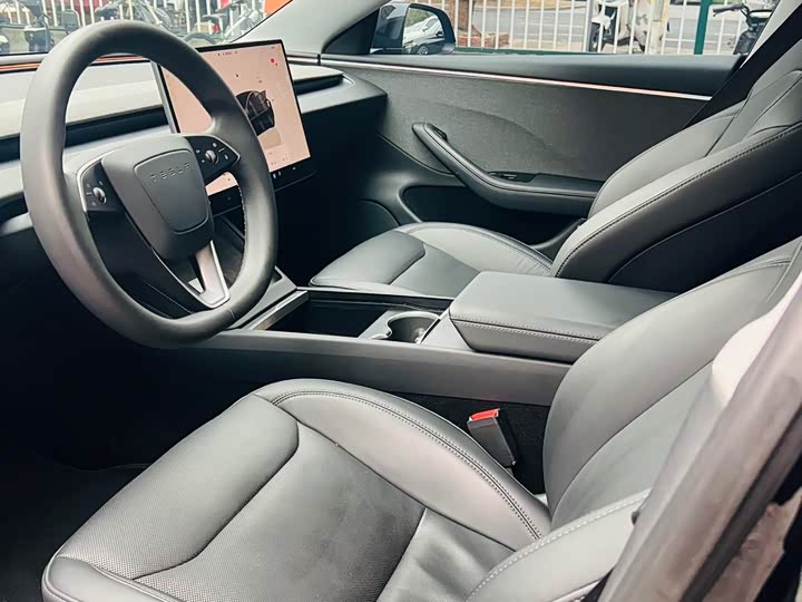 Фото 7 - Tesla Model 3